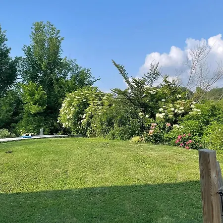 Hébergement de vacances Charmante Maison Avec Jardin à Marsac - 50 M² *