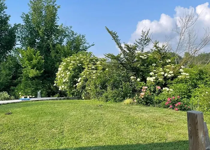 Hébergement de vacances Charmante Maison Avec Jardin à Marsac - 50 M² *